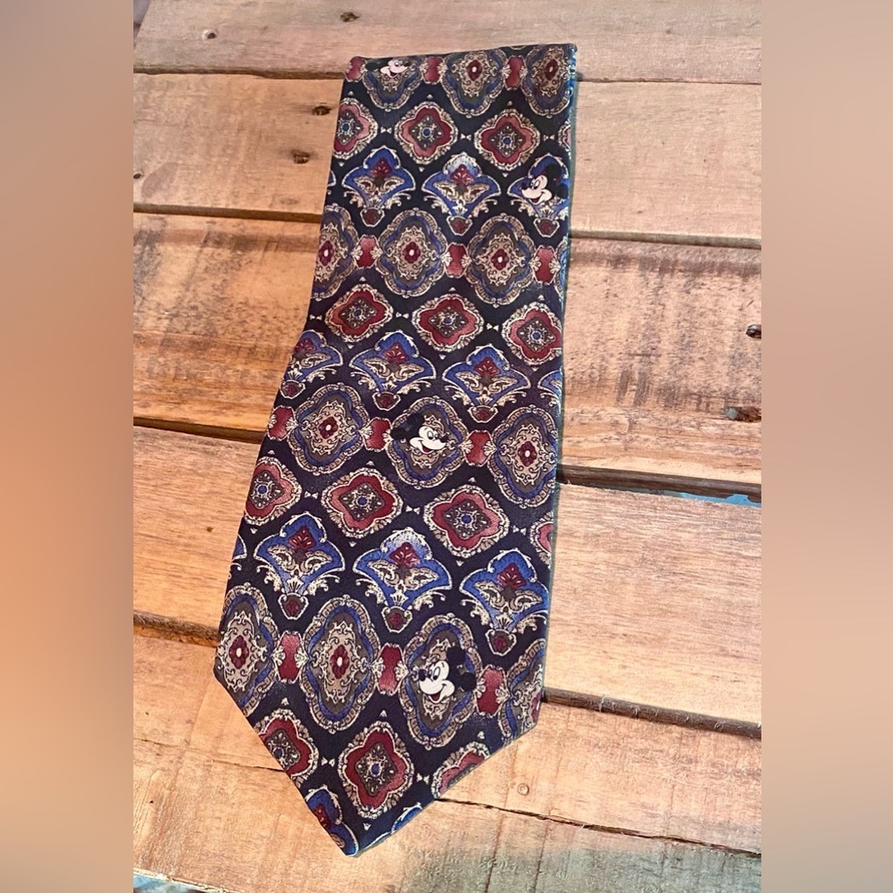 🔥Disney Mickey Mouse 100% Silk Tie🔥